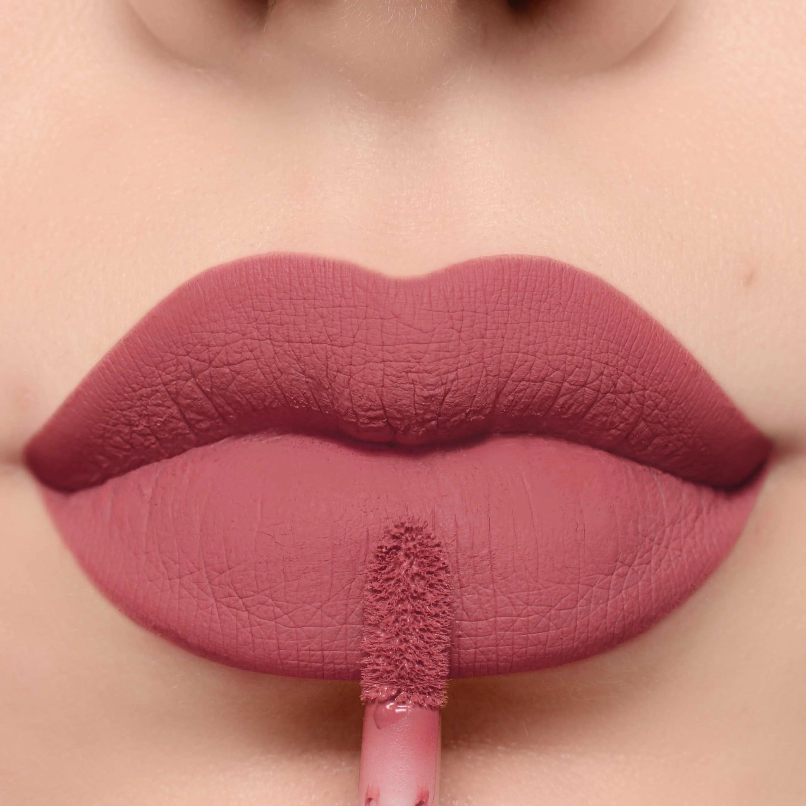 Batom Liquido Creamy Matte - Posh | Mari Maria Makeup - Image 3