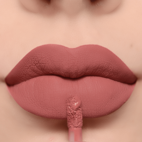 Batom Liquido Creamy Matte - Frosty | Mari Maria Makeup - Image 4